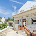 Emily\'S Cottage House